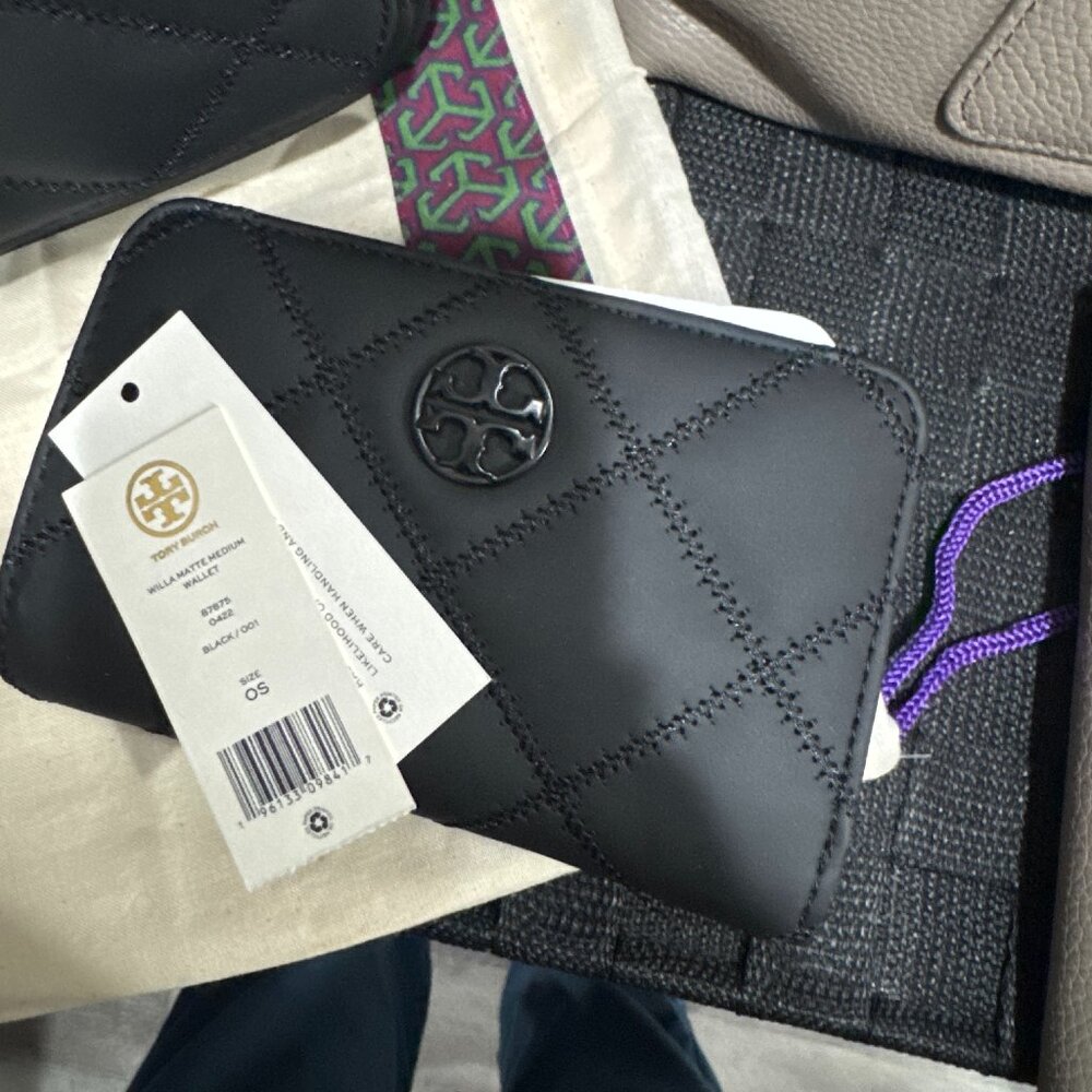 Tory Burch Willia Black Matte wallet NWT